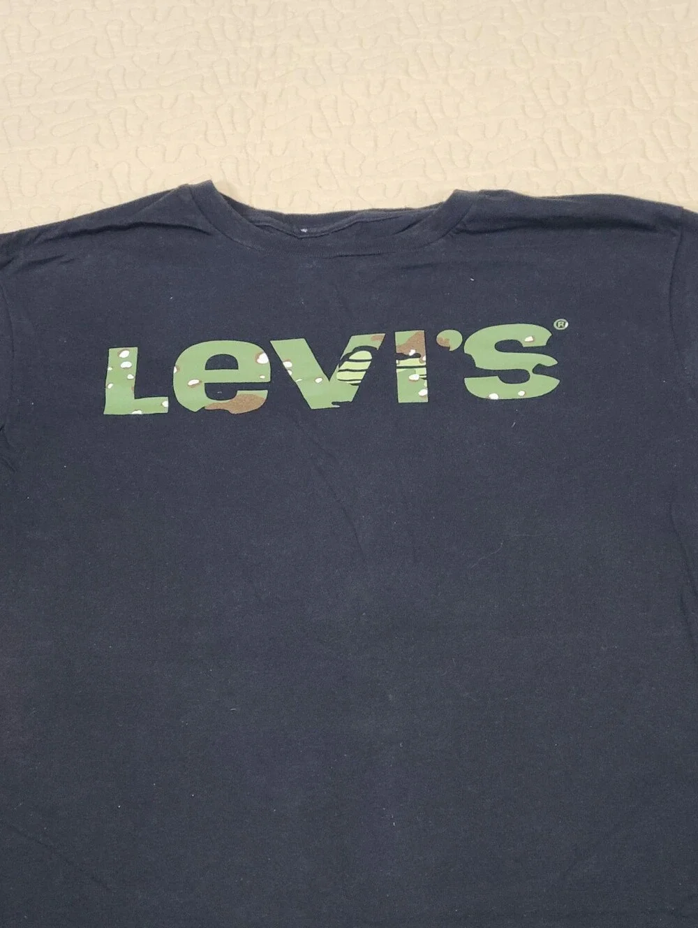 Levi's camo script logo T shirt size M